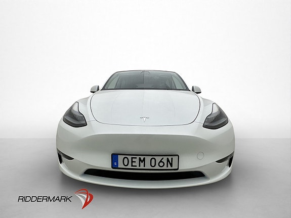 Tesla Model Y 3 of 5