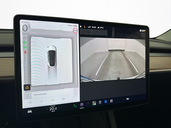 Tesla Model Y 23 of 30