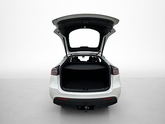 Tesla Model Y 11 of 30