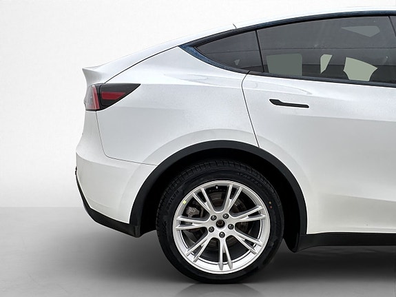 Tesla Model Y 30 of 30