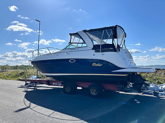 Rinker 320 Fiesta Vee 2005 – Dubbla V8:or, ny lackering & nya dynor 9 of 23