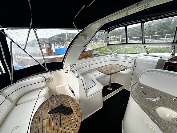 Rinker 320 Fiesta Vee 2005 – Dubbla V8:or, ny lackering & nya dynor 20 of 23