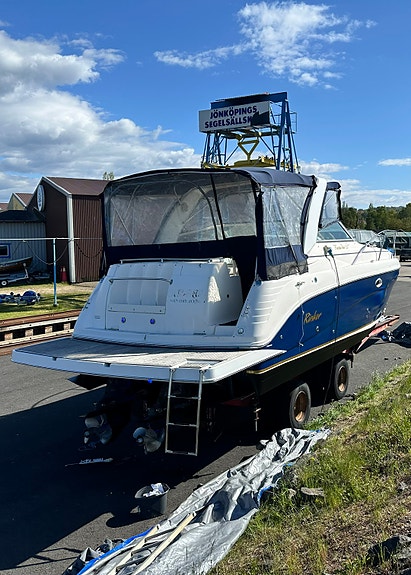 Rinker 320 Fiesta Vee 2005 – Dubbla V8:or, ny lackering & nya dynor 11 of 23
