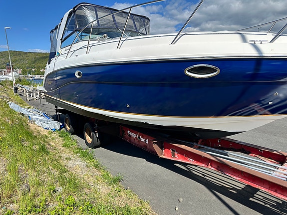 Rinker 320 Fiesta Vee 2005 – Dubbla V8:or, ny lackering & nya dynor 3 of 23