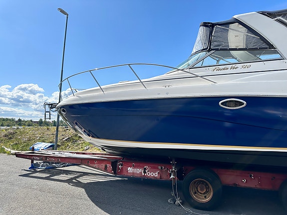 Rinker 320 Fiesta Vee 2005 – Dubbla V8:or, ny lackering & nya dynor 10 of 23