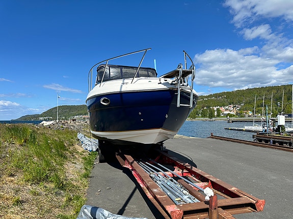 Rinker 320 Fiesta Vee 2005 – Dubbla V8:or, ny lackering & nya dynor 5 of 23