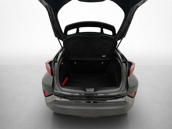 Toyota C-HR 8 of 28