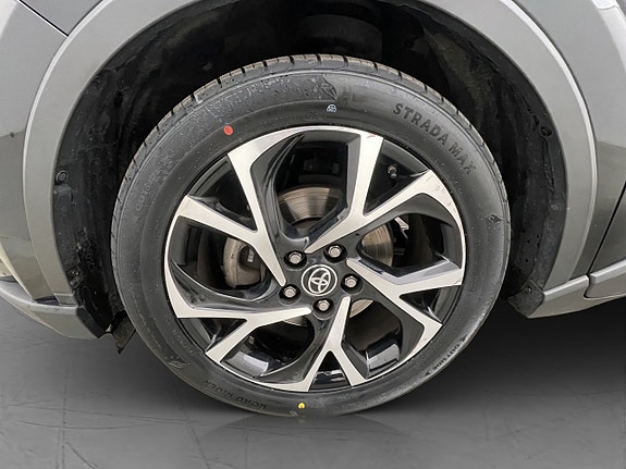 Toyota C-HR 25 of 28