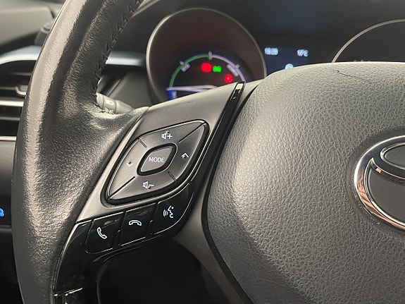 Toyota C-HR 15 of 28