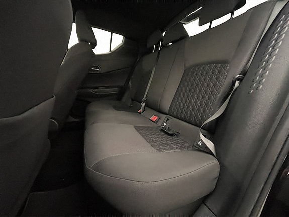 Toyota C-HR 13 of 28