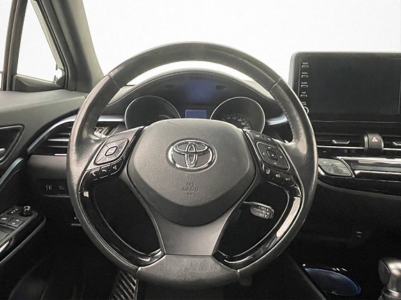 Toyota C-HR 10 of 28