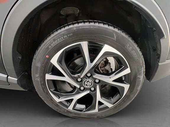 Toyota C-HR 26 of 28