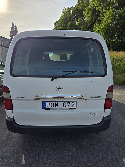 Toyota HiAce 3 of 5