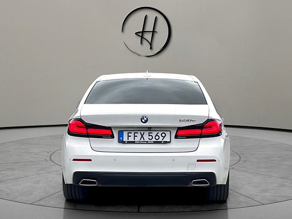BMW 530e 4 of 5