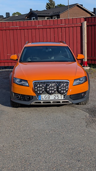 Audi A4 allroad 2 of 5
