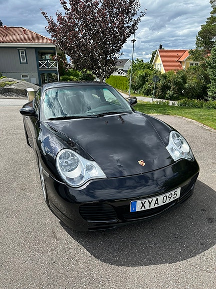 Porsche 911 Carrera 4S 3 of 5