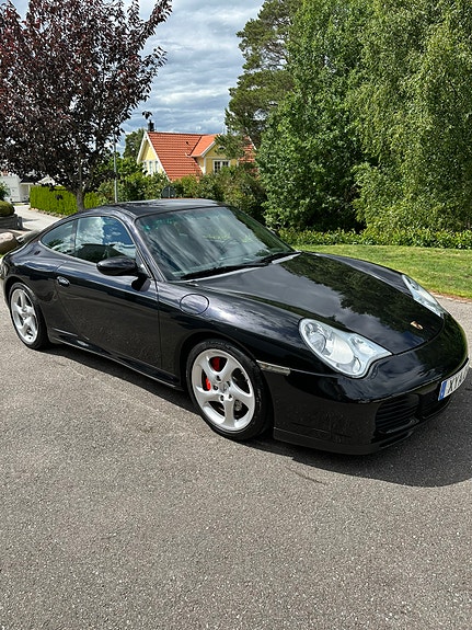 Porsche 911 Carrera 4S 2 of 5