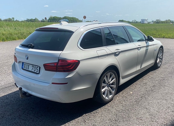 BMW 520d 3 of 5