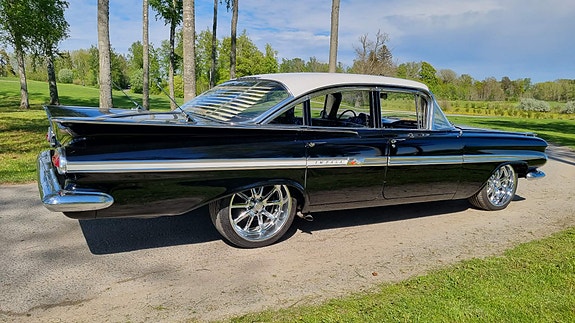 Chevrolet Impala 3 of 5