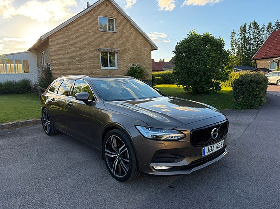 Volvo V90 2 of 5