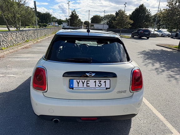 MINI Cooper 2 of 5