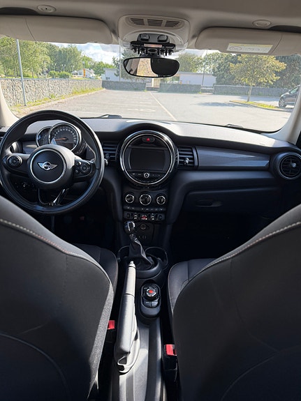 MINI Cooper 5 of 5