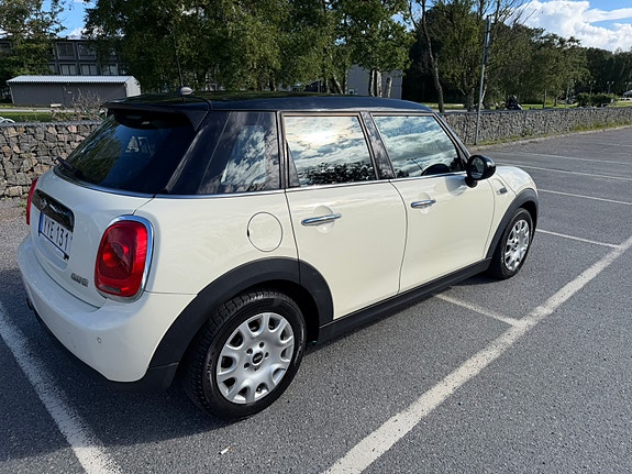 MINI Cooper 4 of 5