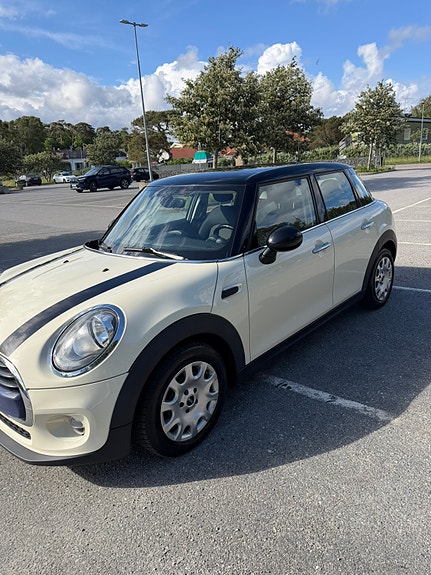 MINI Cooper 3 of 5