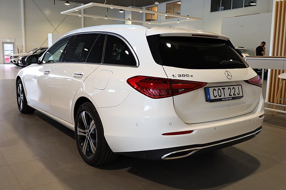 Mercedes-Benz C300 3 of 5