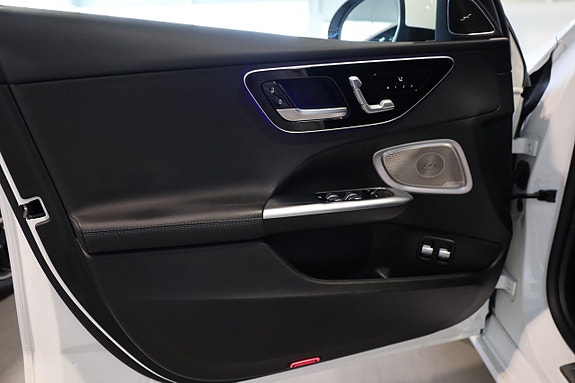 Mercedes-Benz C300 16 of 28