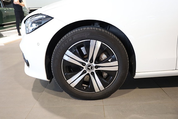 Mercedes-Benz C300 7 of 28