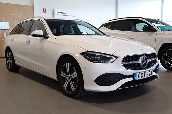 Mercedes-Benz C300 4 of 5