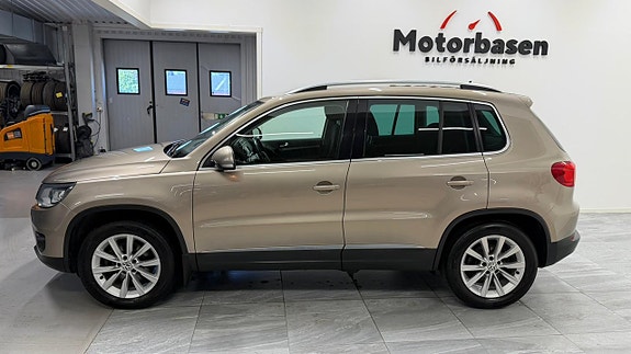 Volkswagen Tiguan 2 of 5