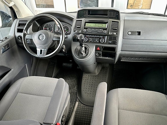 Volkswagen Caravelle 7 of 12
