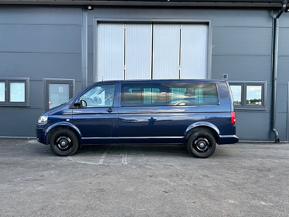 Volkswagen Caravelle 4 of 5