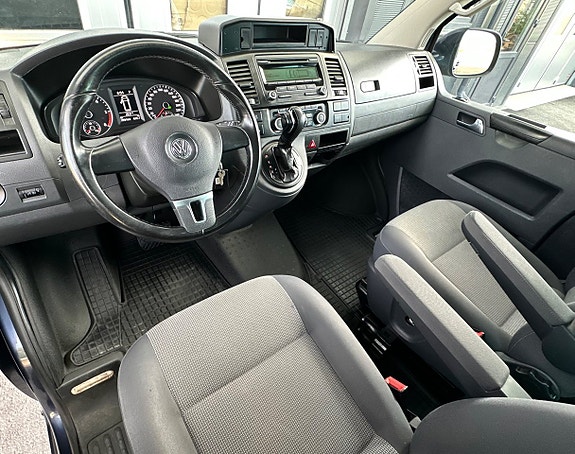 Volkswagen Caravelle 8 of 12