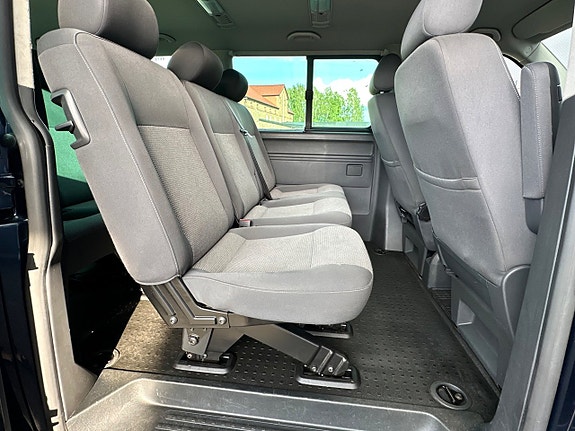 Volkswagen Caravelle 11 of 12