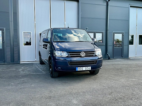 Volkswagen Caravelle 2 of 5