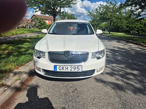 Skoda Superb 2 of 5