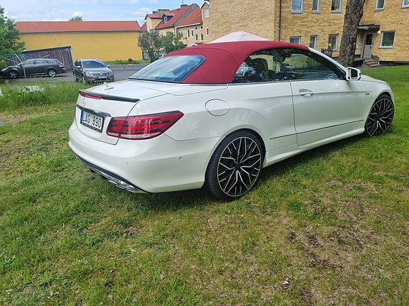 Mercedes-Benz E500 2 of 5