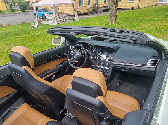 Mercedes-Benz E500 4 of 5