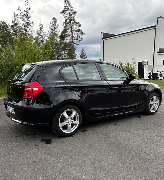 BMW 116i 4 of 5