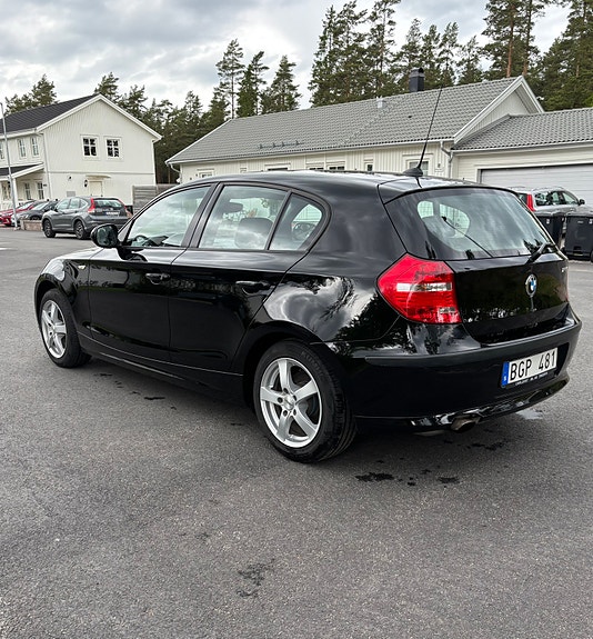 BMW 116i 3 of 5