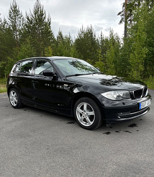 BMW 116i 2 of 5