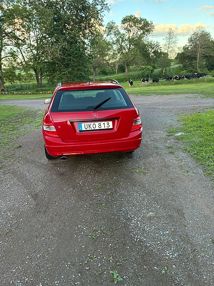 Mercedes-Benz C220 3 of 5