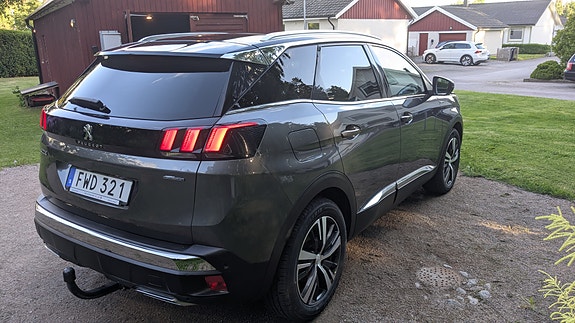 Peugeot 3008 2 of 5