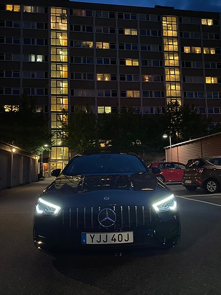 Mercedes-Benz CLA200 d 2 of 5