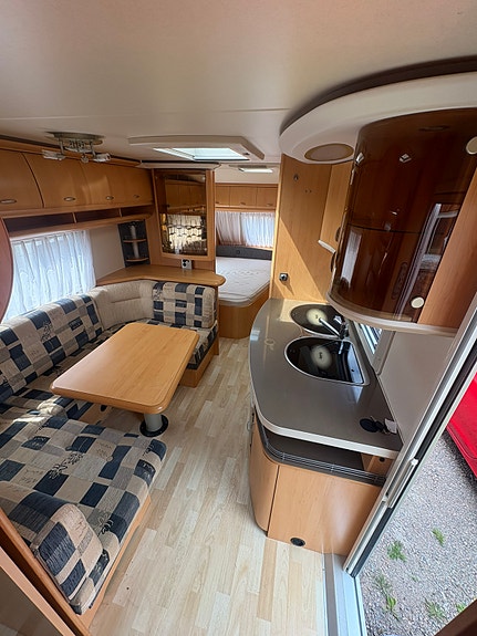 Hobby 560 Kmfe DE Luxe (3våningsäng) 6 of 8