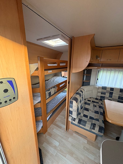 Hobby 560 Kmfe DE Luxe (3våningsäng) 3 of 8