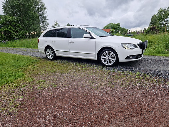 Skoda Superb 2 of 3